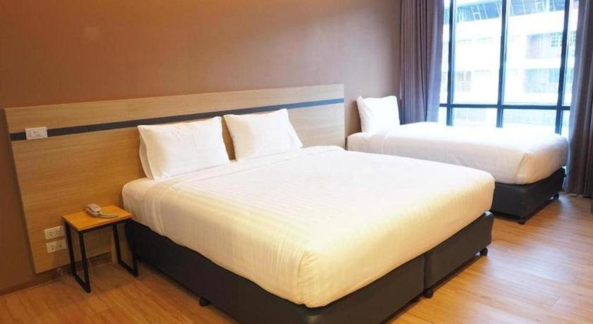 Sans Hotel Ratchaburi Exterior foto